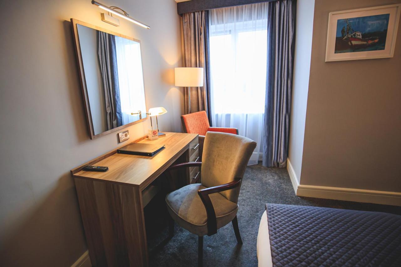 Westlodge Hotel & Leisure Centre Бантрі Екстер'єр фото